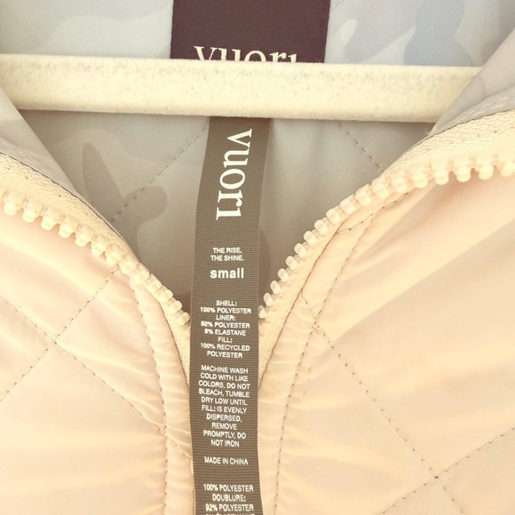 Vuori Women's Light Beige Quilted Puffer Jacket - Picture 4 of 9